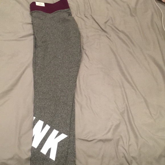 Victoria Secret’s Pink Leggings!! NWT - Picture 2 of 5